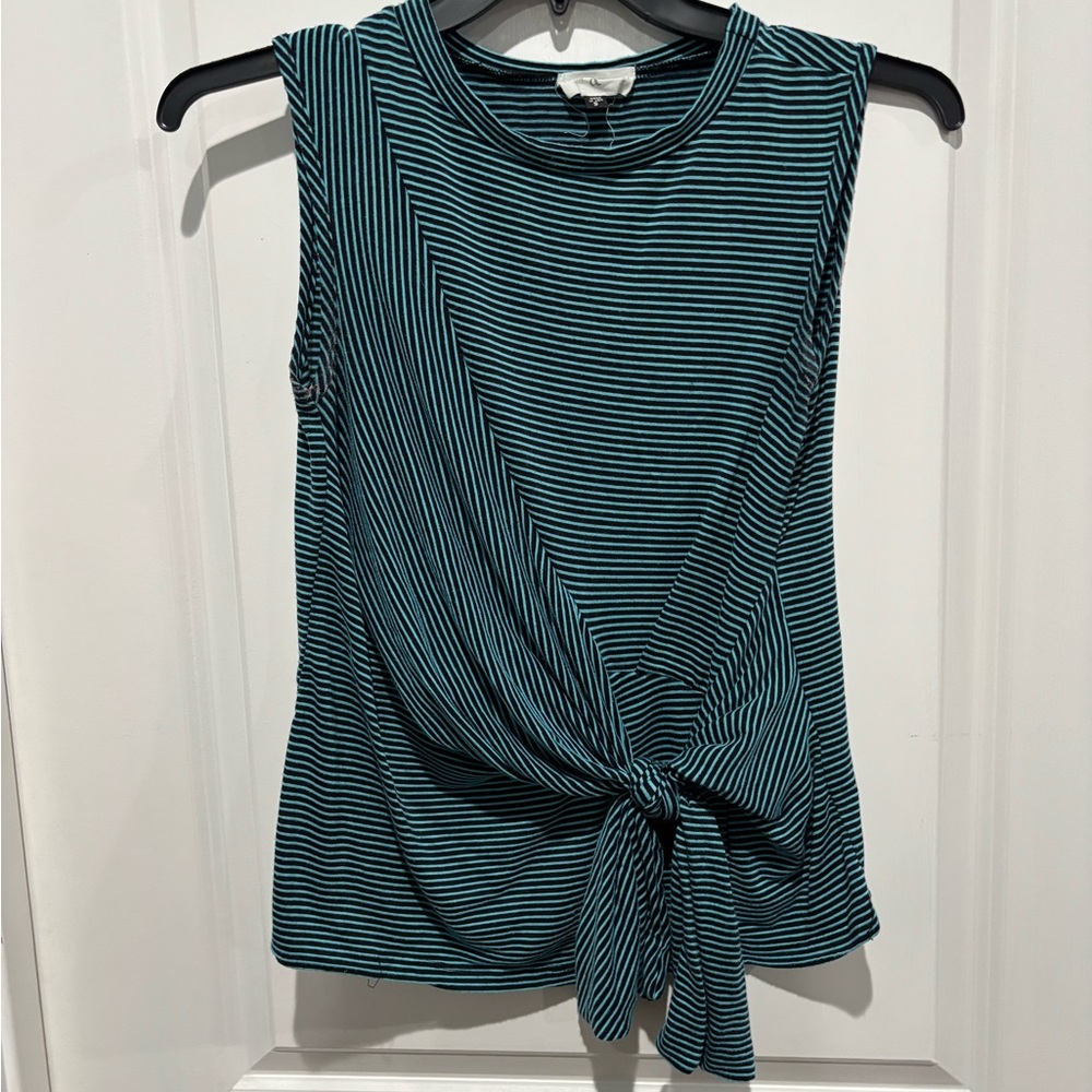 Thyme & Honey Sleeveless Tie Front Top, Sz S